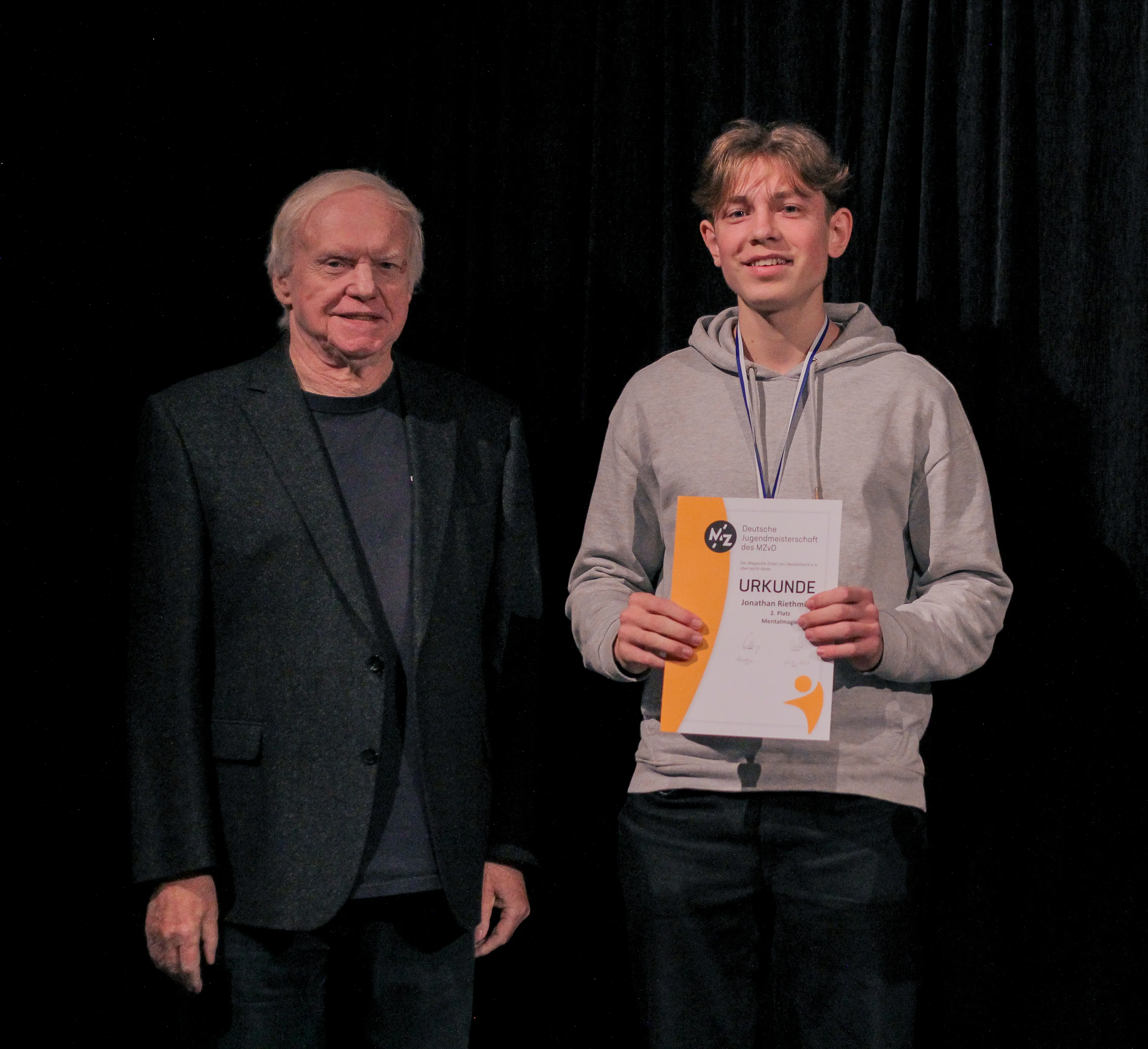 Eberhard Riese, der ehemalige Präsident des MZvD, und ich bei der Preisverleihung 2023.